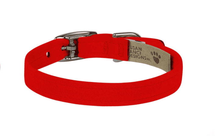 Red adjustable pet collar with metal buckle and paw print tag, suitable for dogs and cats. Stylish and comfortable accessory for pet fashion and safety. Perfect for everyday wear and special occasions.